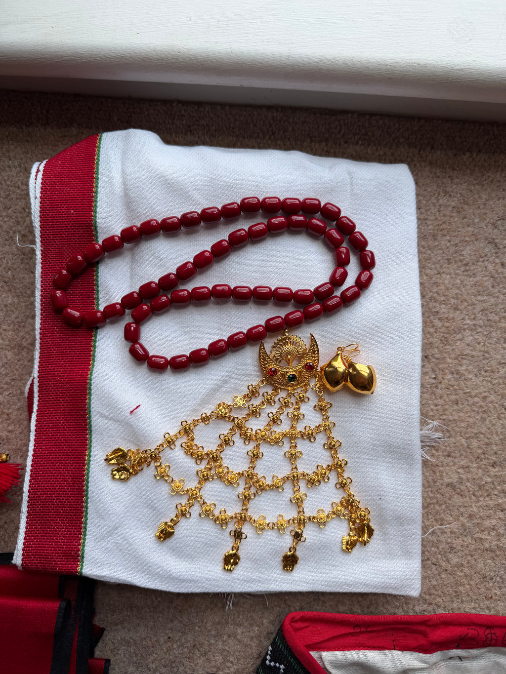 Traditional Newari Haku Patasi Set | Women's Cultural Dress